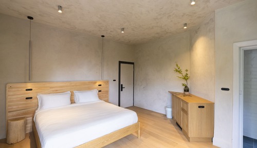 Deluxe Single Room, 1 King Bed, Private Bathroom