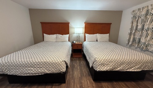 2 Queen Beds with Kitchenette