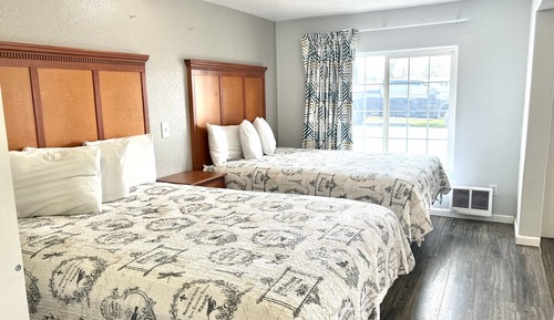 Suite, 2 Queen Beds, Kitchenette