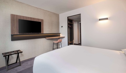 Standard Room, 1 Queen Bed