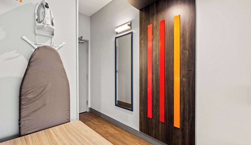 Room, 2 Queen Beds, Accessible, Bathtub