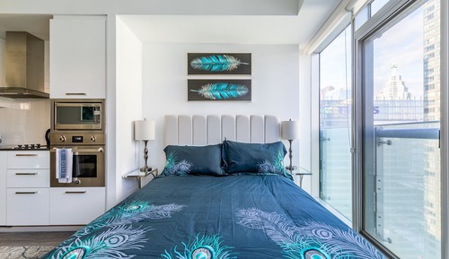 Deluxe Studio, 1 Queen Bed with Sofa bed, Kitchen, Partial Lake View