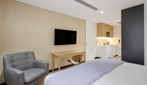 Deluxe King Room with bath