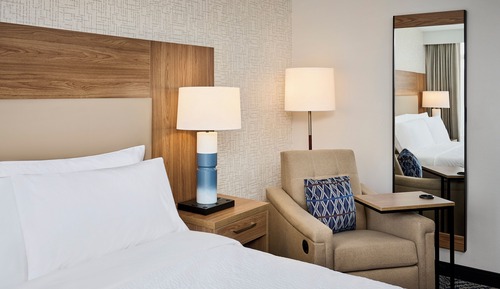 Studio Suite, 1 King Bed (Walk-In Shower)