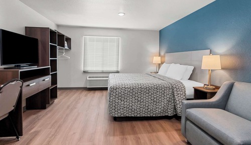 Suite, 1 King Bed, Accessible, Non Smoking
