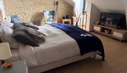 Luxury room, 1 king-size bed and 1 futon Utah Beach