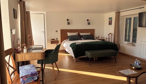 Family Room, 1 King Bed with Sofa bed, Terrace, Pool View (Omaha Beach)