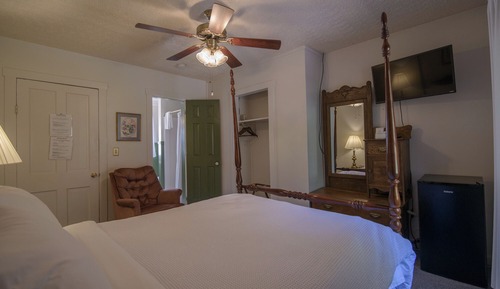 The Inn - Upstairs Queen Room, Refrigerator