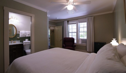 The Inn - Downstairs Queen Room