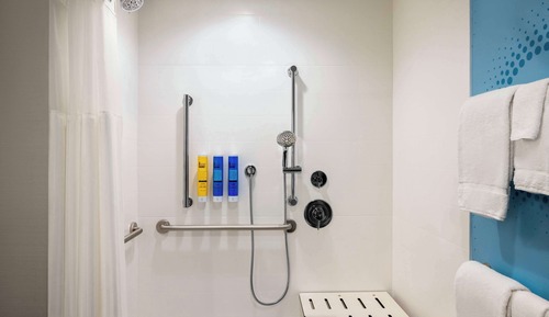 Room, 2 Queen Beds, Accessible (Roll-In Shower)