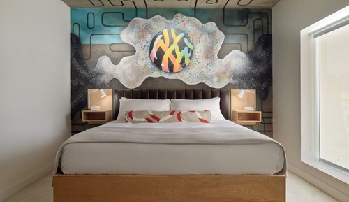 Room #6 WEIGHTLESS LINES