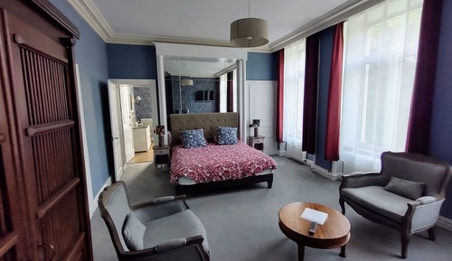 Deluxe Double Room, 1 King Bed, Private Bathroom, Garden View
