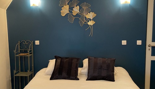 Standard Room, 1 Queen Bed