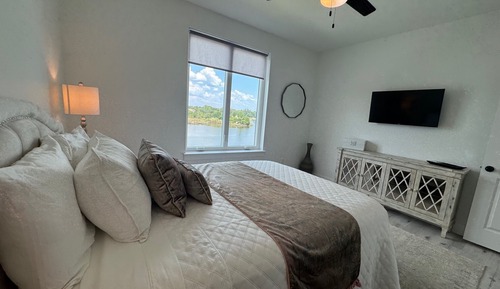 Premier Condo, 1 Queen Bed, Pool Access, River View
