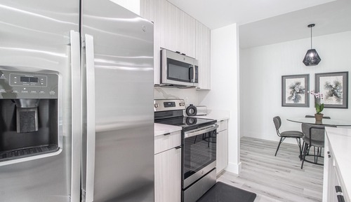 Luxury Condo, 1 King Bed with Sofa bed, Pool Access