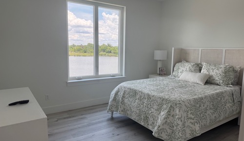 Signature Condo, 1 Queen Bed, Pool Access, River View
