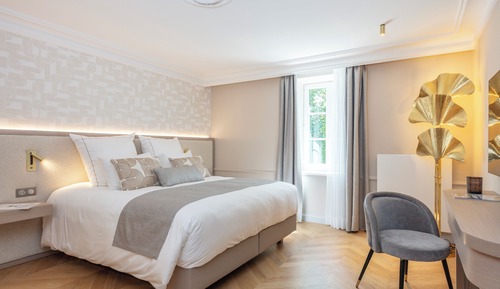 Suite, 1 King Bed with Sofa bed