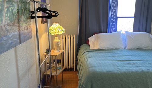 Business Room, 1 King Bed, Shared Bathroom