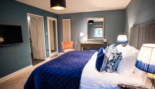 Deluxe Double Room, 1 King Bed, Pool View