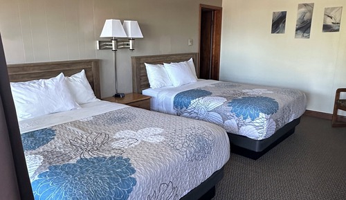 2 Queen Downtown and Lake View (Second Floor)