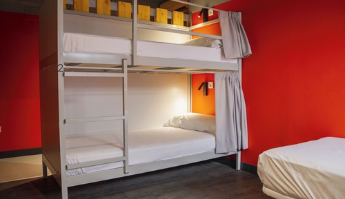 Shared Dormitory, Mixed Dorm, Private Bathroom (15 pax)