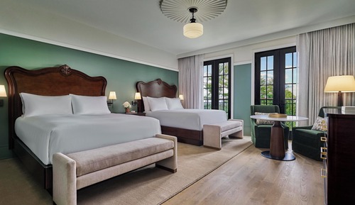 Deluxe Estate Queen Queen