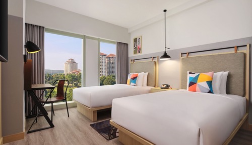 Room, 2 Twin Beds, Golf View