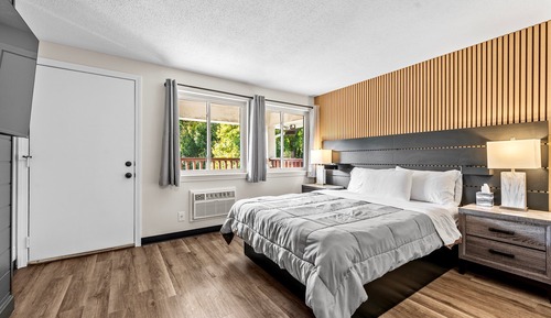 Standard Room, 1 Queen Bed