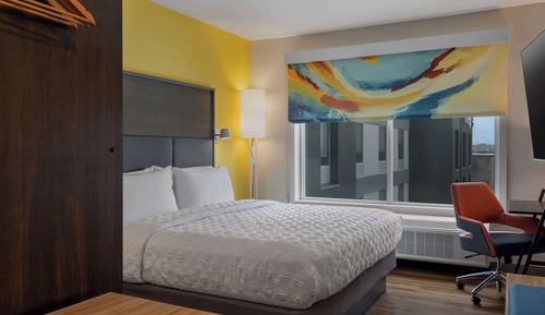 Room, 1 King Bed, Accessible (Mobility, Roll-In Shower)