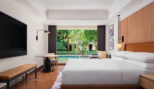 Deluxe Room, 1 King Bed, Garden View