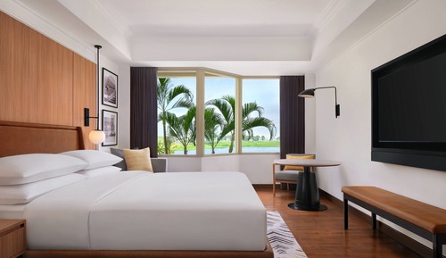Deluxe Room, 1 King Bed, Lake View