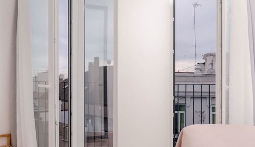 One-Bedroom Apartment with balcony