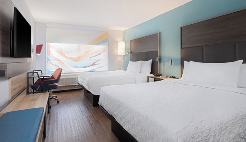 Room, 2 Queen Beds, Bathtub