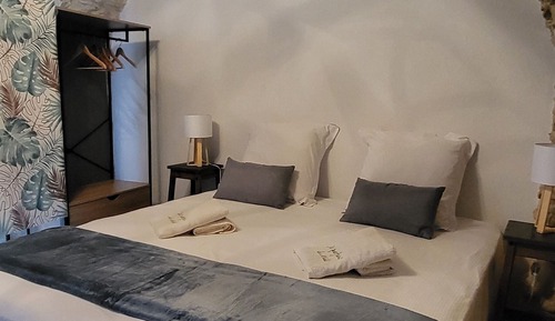 Deluxe Studio, 1 King Bed, Non Smoking, Kitchen