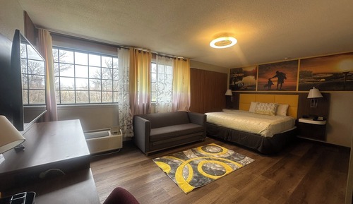 Deluxe Studio Suite, 1 King Bed with Sofa bed