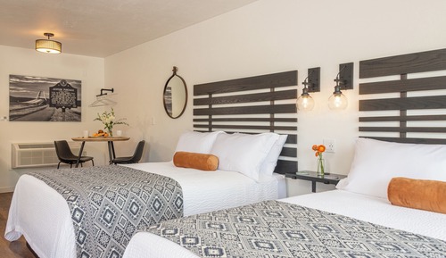 Room, 2 Queen Beds, Kitchenette