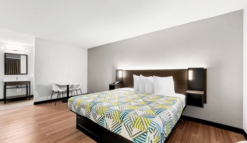 Deluxe Room, 1 King Bed, Smoking, Refrigerator & Microwave