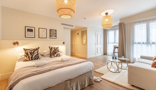 Deluxe Suite