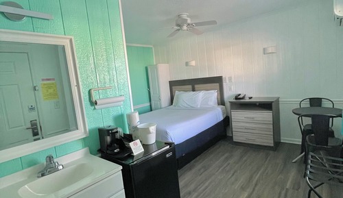 Standard Single Room, 1 Queen Bed