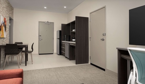 Studio Suite, 1 King Bed, Accessible, Kitchenette (Mobility & Hearing, Roll-in Shower)