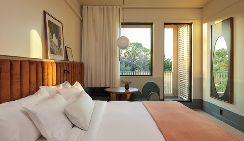 Standard Room, 1 King Bed, Balcony, Courtyard View