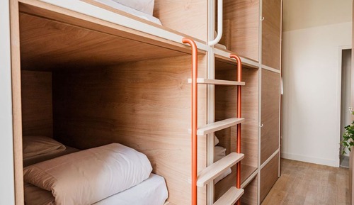 Dortoir de 6 femmes avec salle de bains