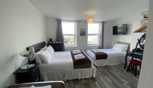 Quadruple Room, Partial Sea View