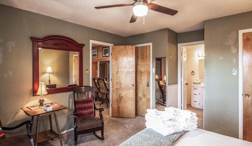 Studio (2 Bedrooms)
