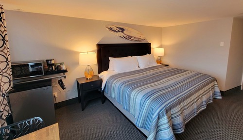 Marina Room King Fireplace