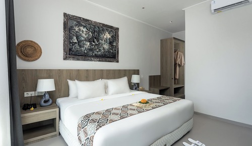 Suite with Pool View and Free Afternoon Tea