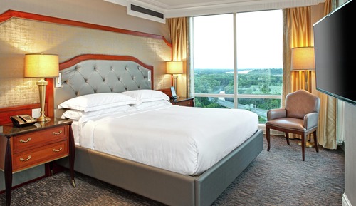 Suite, Club Lounge Access