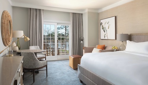 Club Room, 1 King Bed, Resort View (Mobility Accessible, Tub)