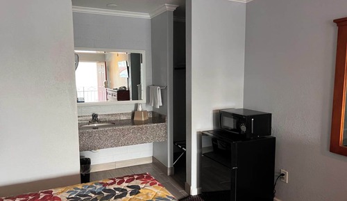 Standard Room, 2 Queen Beds, Non Smoking