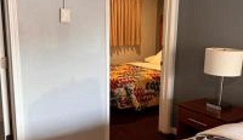  Standard Room with 1 King and 1 Full Bed   